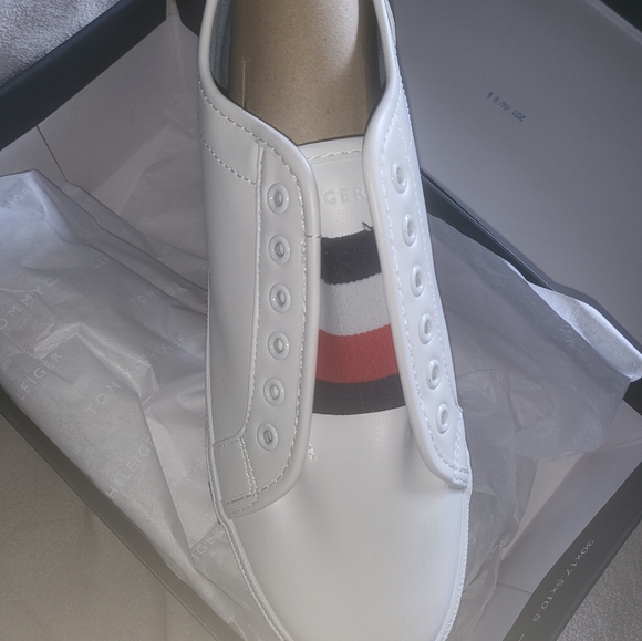 NIB Tommy Hilfiger 8.5 white Anni gym shoes - Picture 4 of 7